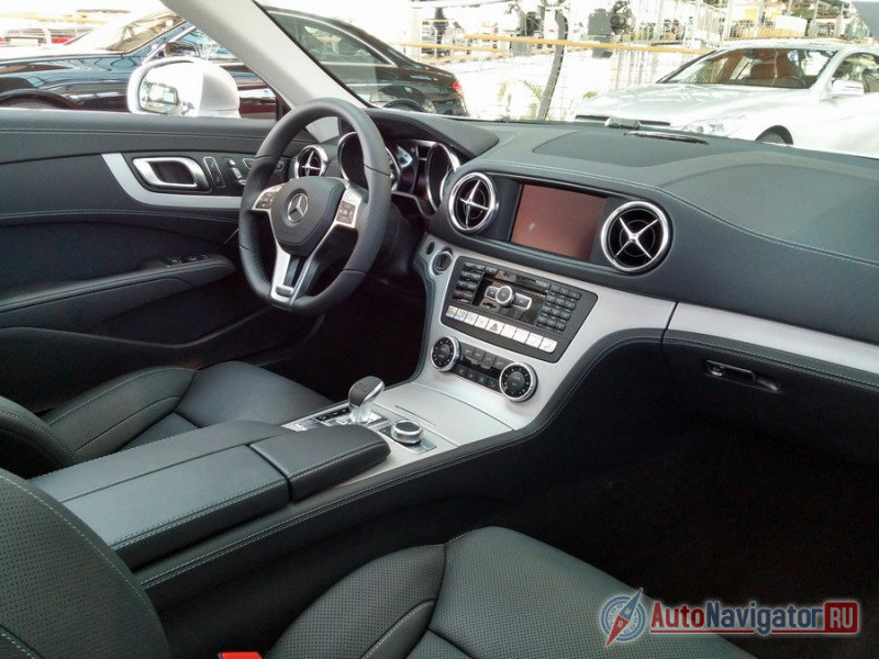 Как отмечает пресс-служба Mercedes, благородный интерьер машины характеризуется завершенностью форм