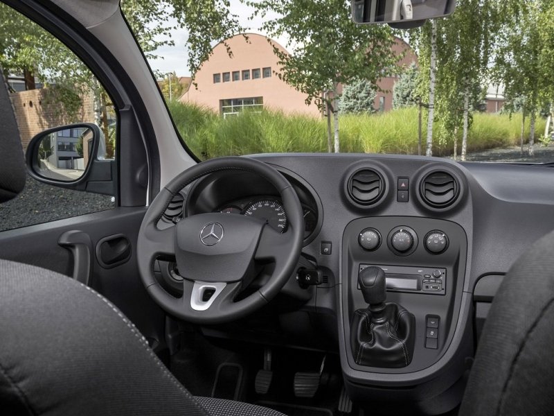 Mercedes-Benz Citan получил оригинальное оформление передней панели – приветливое и симпатичное