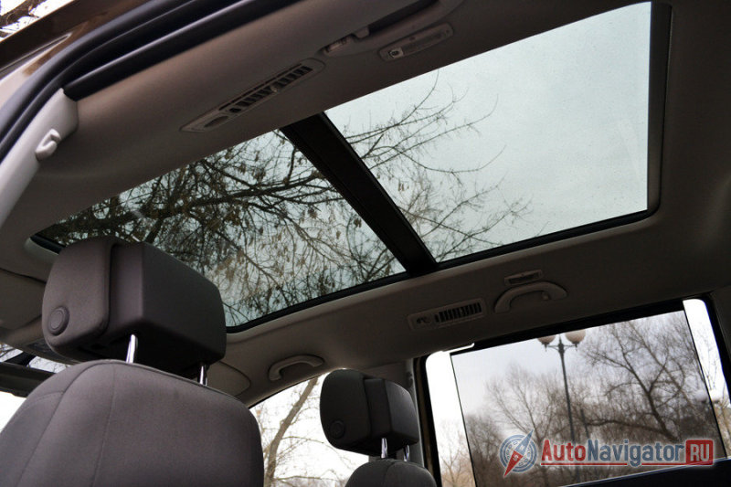 Большая панорамная крыша – это еще и огромный сдвижной люк в полкрыши