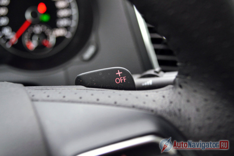 Чтобы почувствовать себя  настоящим гонщиком, переключать скорости можно подрулевыми лепестками. Хотя я, как и большинство пап, перевозящих семью из одного места в другое, предпочел остаться в автоматическом режиме