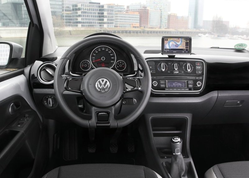 Хэтчбек доступен в нескольких комплектациях – take up!, move up!, high up!, groove up!, отличающихся друг от друга оформление экстерьера и интерьера