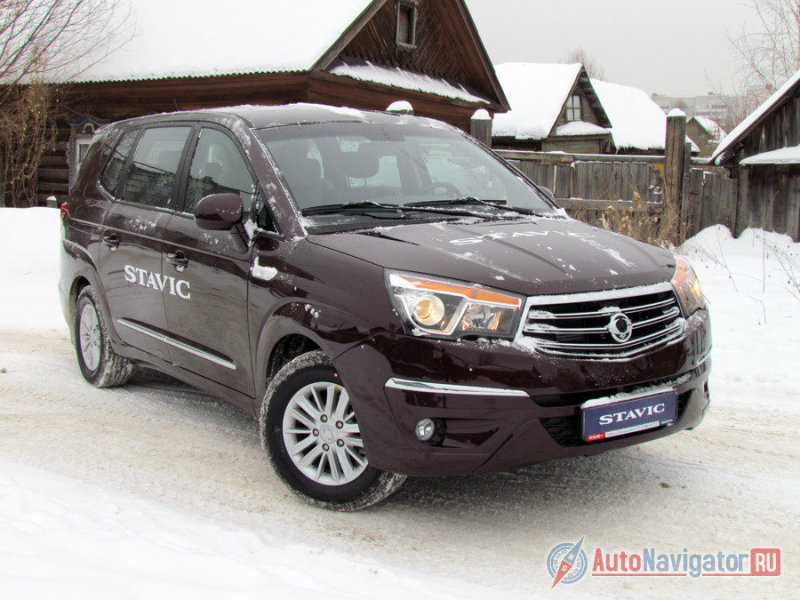 Попытка номер два получилась милее. Конечно и она не шедевр, но линии кузовных панелей, детали и фурнитура выполнены с учетом здравого смысла