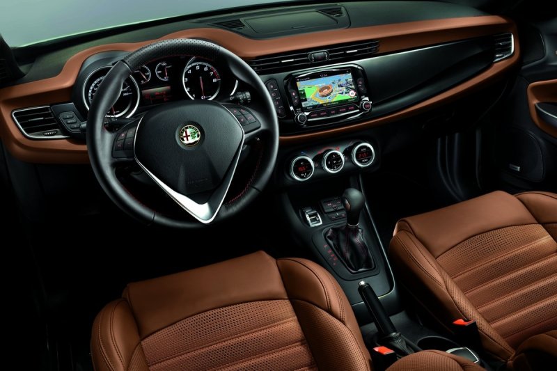 Интерьер автомобиля – квинтэссенция итальянского стиля: от внимания к деталям до высокого качества материалов