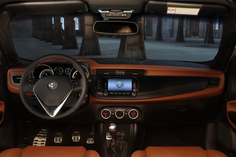 Интерьер Alfa Romeo Giulietta 2014