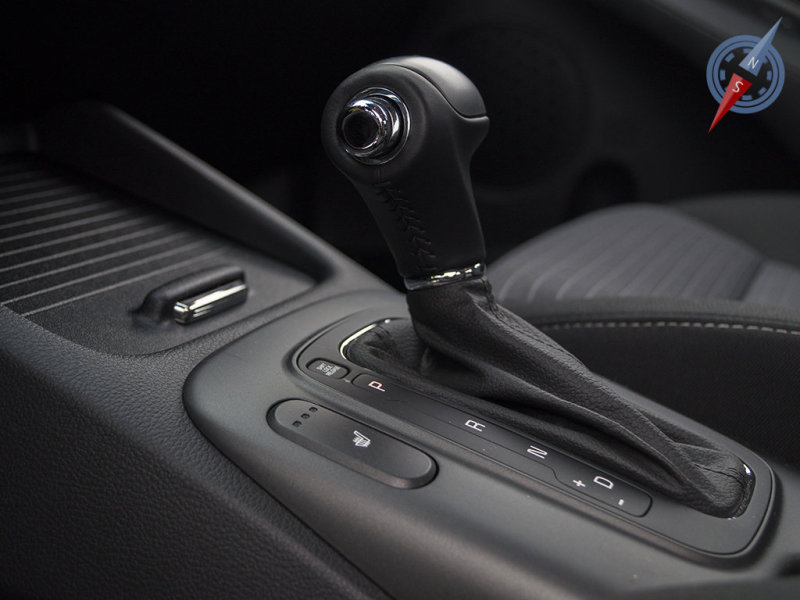 6-скоростной «автомат» работает плавно и не расторопно. Ситуацию спасает ручной режим...