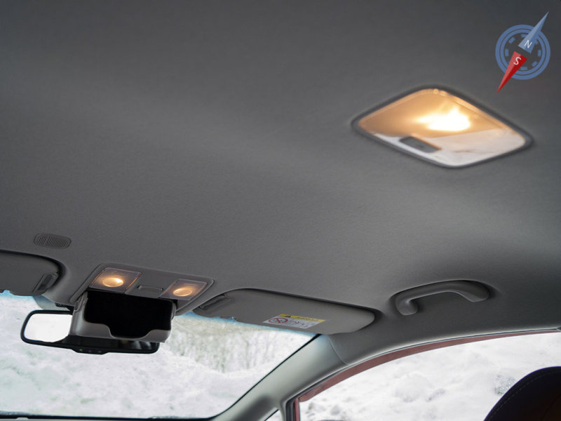 … а сверху разместили лампу для чтения