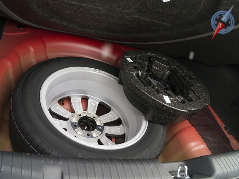 Полноразмерная «запаска» на литом диске – большой плюс для наших условий