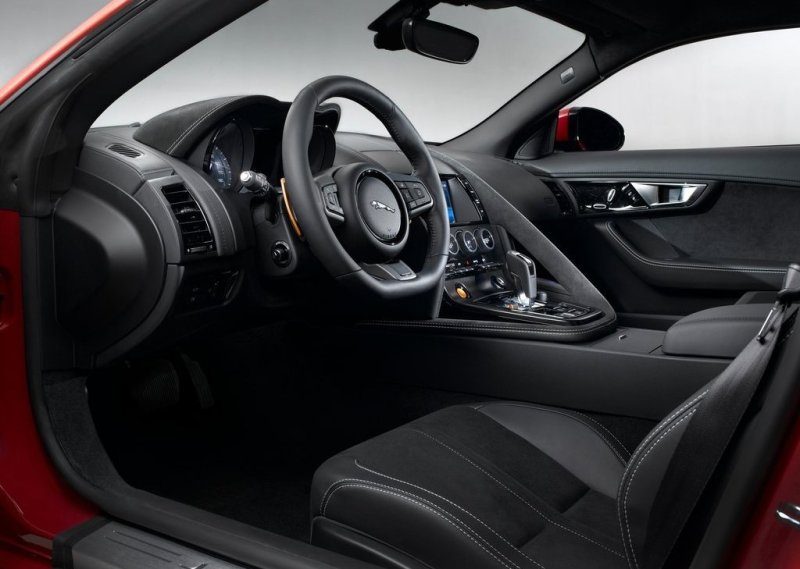 Салон Jaguar F-Type роскошен!