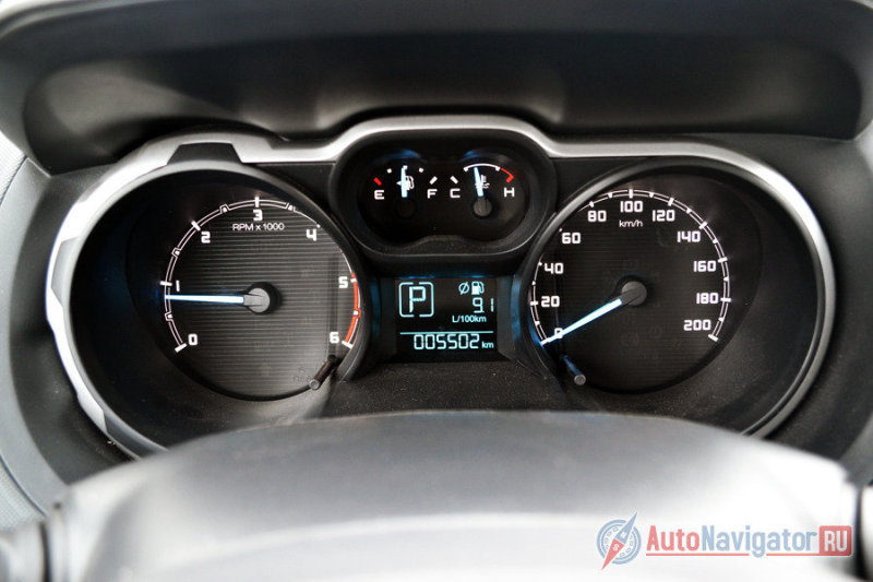 Средний расход за весь тест получился 9,1 л/100 км, правда, очень много было пройдено по трассе и в поле. При этом были внедорожные участки и городские пробки