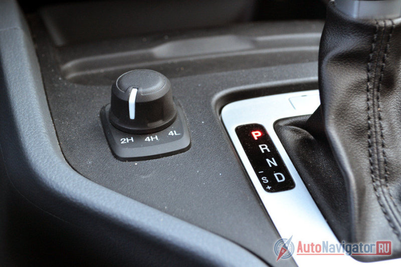 Менять режимы работы трансмиссии можно прямо на ходу на скорости до 80 км/ч. На нейтраль переключаться не нужно, главное, не давить на педаль газа в момент переключения