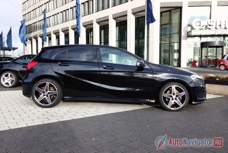 Немецкий хэтч, как и полагается автомобилю марки Mercedes-Benz, оснащен по последнему слову техники