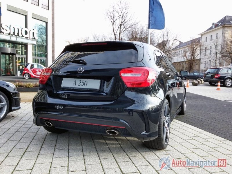 Новый A-Class может быть укомплектован одной из двух КПП – 6-ступенчатой механической или 7-ступенчатой с двойным сцеплением