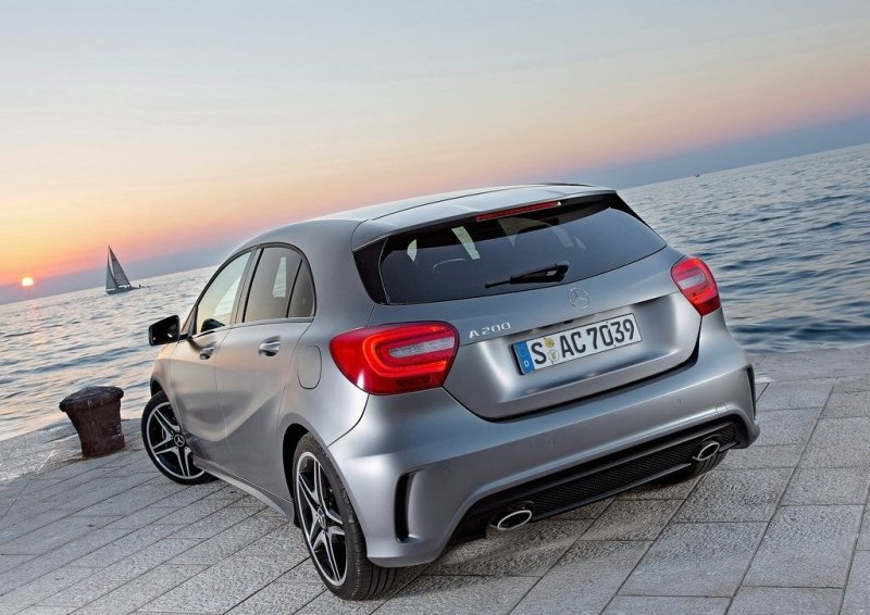 Глядя на Mercedes-Benz A-Class понимаешь, что даже хэтчбек гольф-класса может быть потрясающе красивой, максимально оснащенной, стильной и статусной вещью