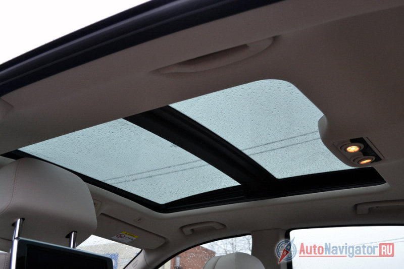 Панорамная крыша со сдвижной секцией спереди за несколько секунд превращается в огромный люк