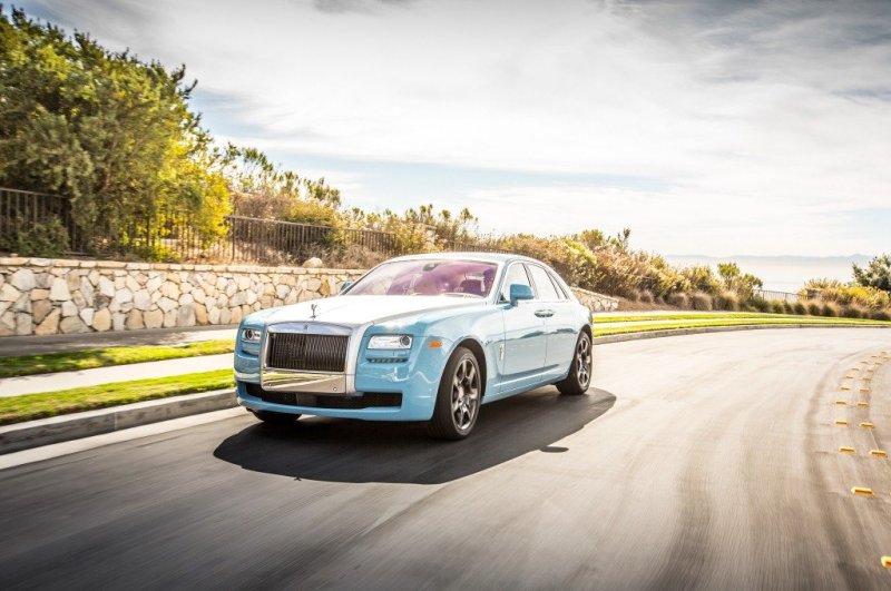 Ghost в специсполнении Alpine Trial Centenary Edition отличается особым лакокрасочным покрытием кузов