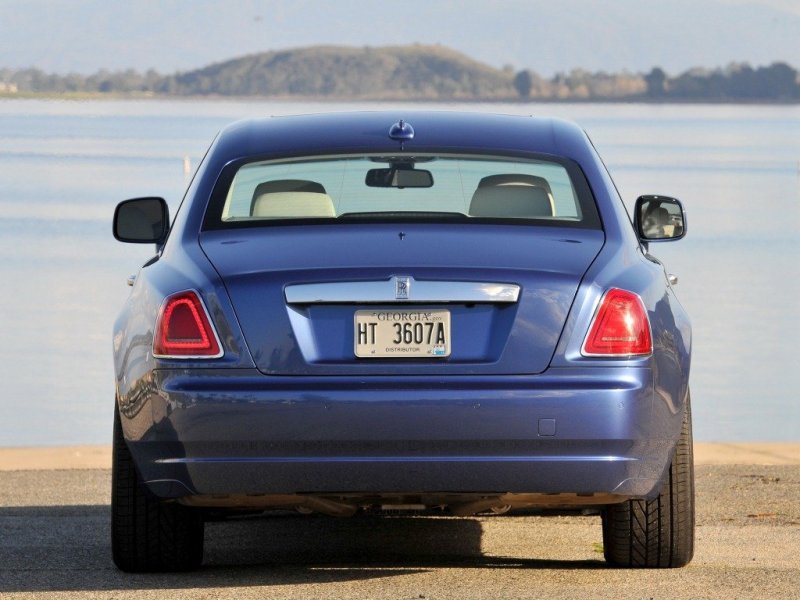 На взгляд с «кормы», Ghost не столь выразителен, как спереди