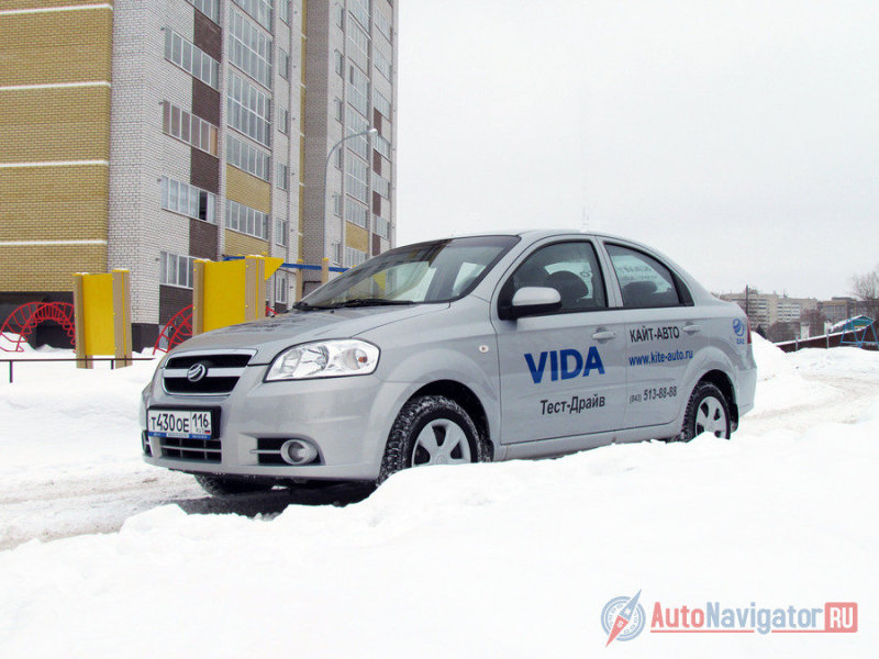 Едет ZAZ Vida громко. Музыки нет. Шумоизоляции тоже. Двери легкие и закрываются глухо. За тонкой обшивкой, скорее всего, пустота