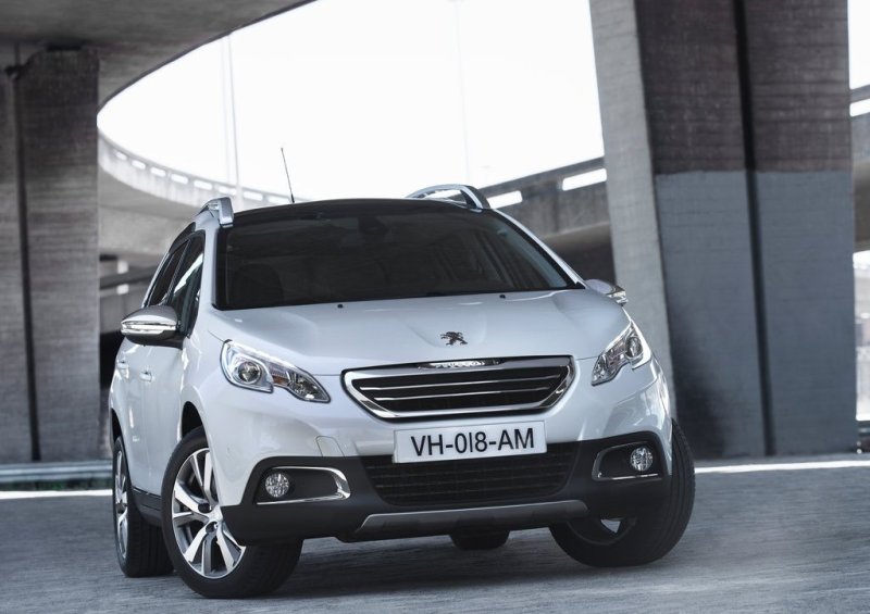 Автомобиль не может похвастаться наличием полноприводной трансмиссии, однако особенностью модели является интеллектуальная система распределения крутящего момента Grip Control