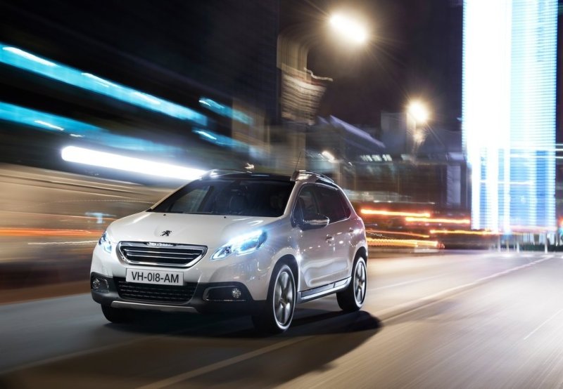 Комфортное передвижение, как в городе, так и за пределами городских улиц, гарантировано благодаря высокому дорожному просвету автомобиля и увеличенным колесным аркам