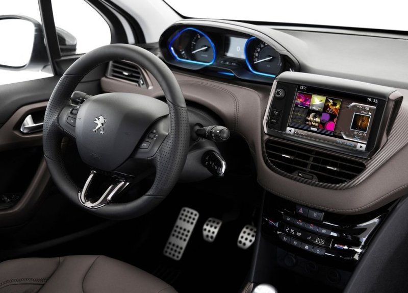 Новинка отличается высоким уровнем безопасности - все версии автомобиля оборудованы системой курсовой устойчивости (ESP), антиблокировочной  системой (ABS), системой помощи при экстренном торможении (AFU), передними и боковыми подушками безопасности (опционально до 6 подушек)