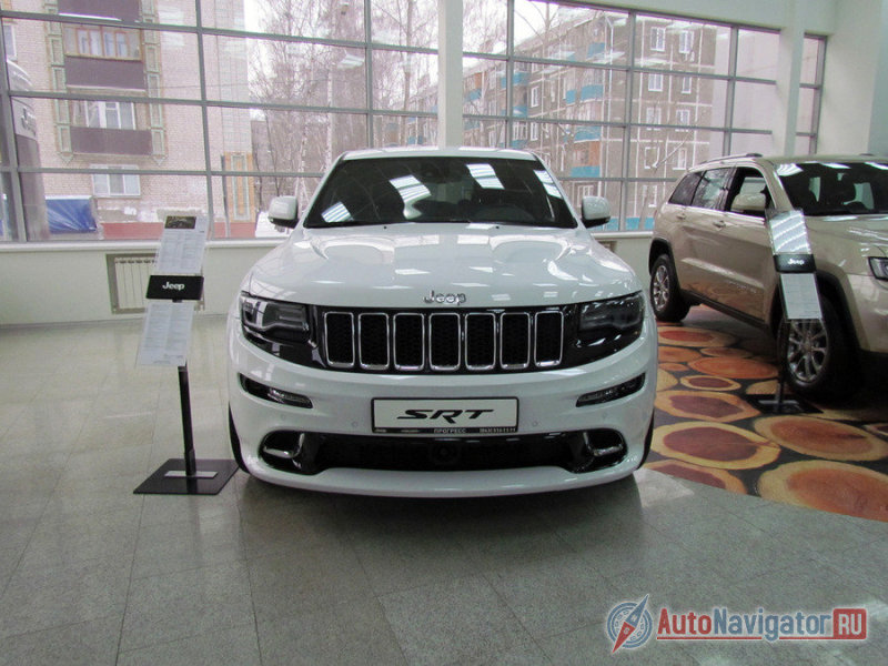 Jeep Grand Cherokee SRT8: Спорткар на каждый день