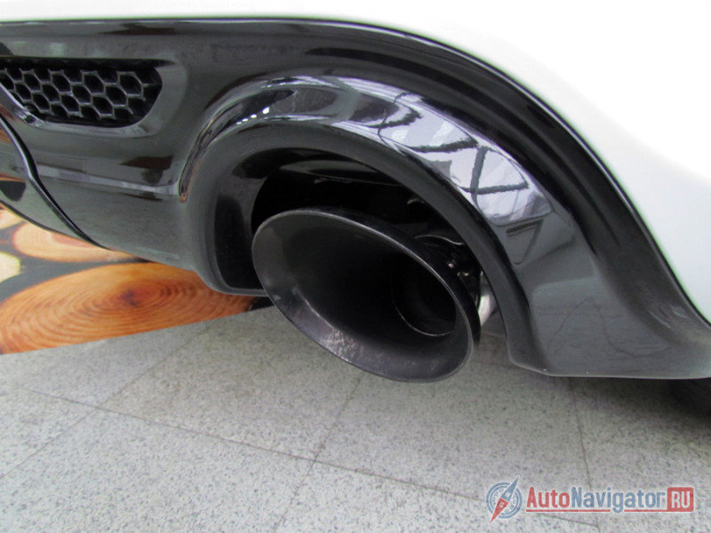Внешность выхлопной системы заурядная, но звук – боевой