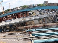 Строительство эстакады на Волоколамском шоссе в Москве завершится к концу 2015 года