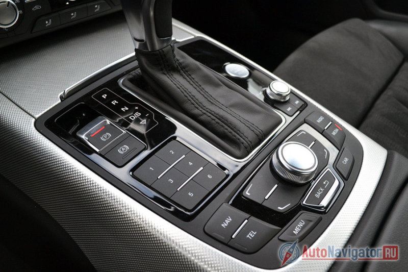 Пользоваться системой MMI удобно, управление интуитивно понятно, но графика не такая изысканная, как у конкурентов. Хотя это не так уж и важно