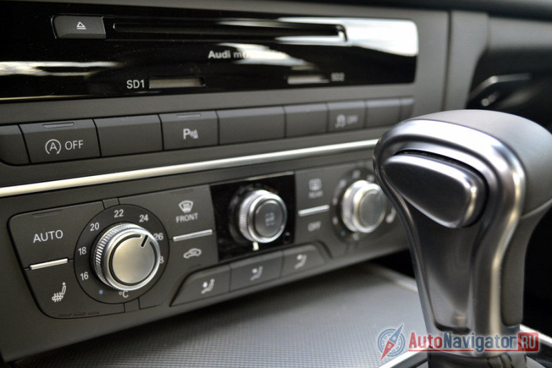 Двухзонный климат-контроль – это не просто температура, как мы привыкли. Его возможности можно расширить. Хотите, чтобы в ногах было тепло, но в лицо дуло прохладой – добро пожаловать в длинные коридоры MMI, там можно делать невероятно тонкие настройки