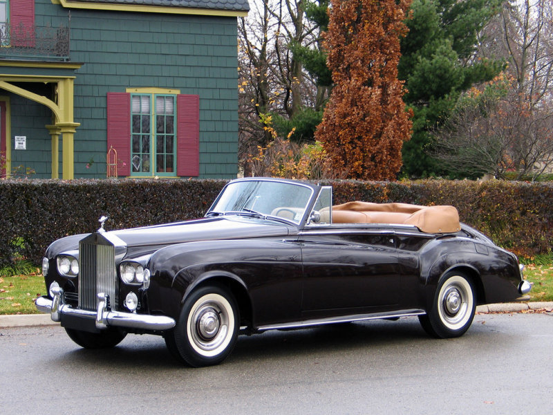 ... и кабриолета, причем как двух, так и четырехдверного. Кроме того, мелкосерийно выпускался даже универсал