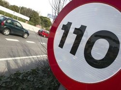 В РФ продолжается работа по увеличению скоростного режима на дорогах
