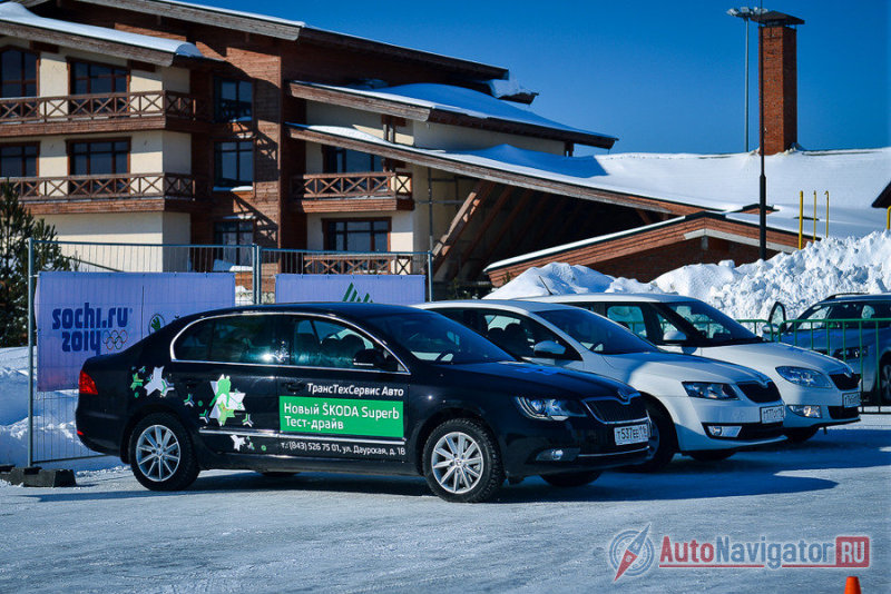 Снаружи Superb все так же солиден и строг. Передняя часть теперь в духе новых моделей Skoda