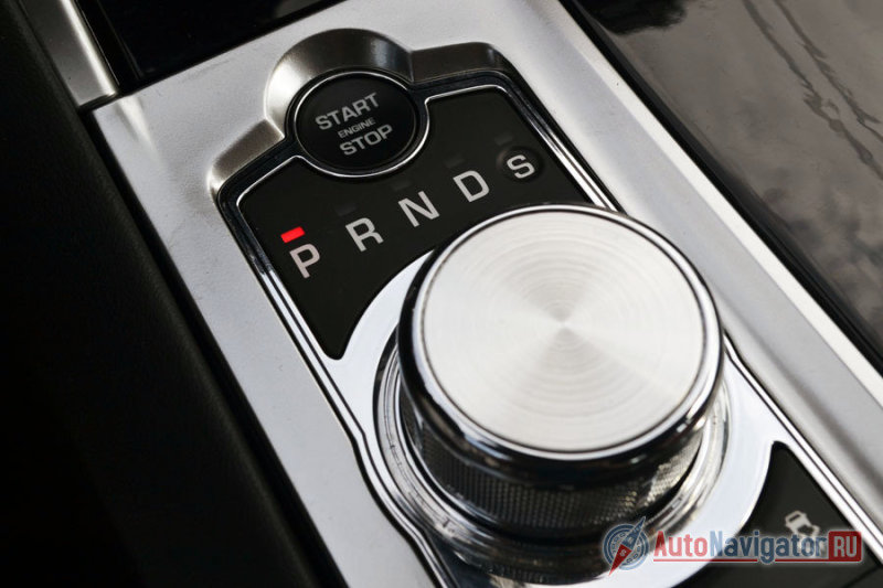 Шайба переключения передач вместо рычага. Когда мотор перестает работать, шайба убирается заподлицо