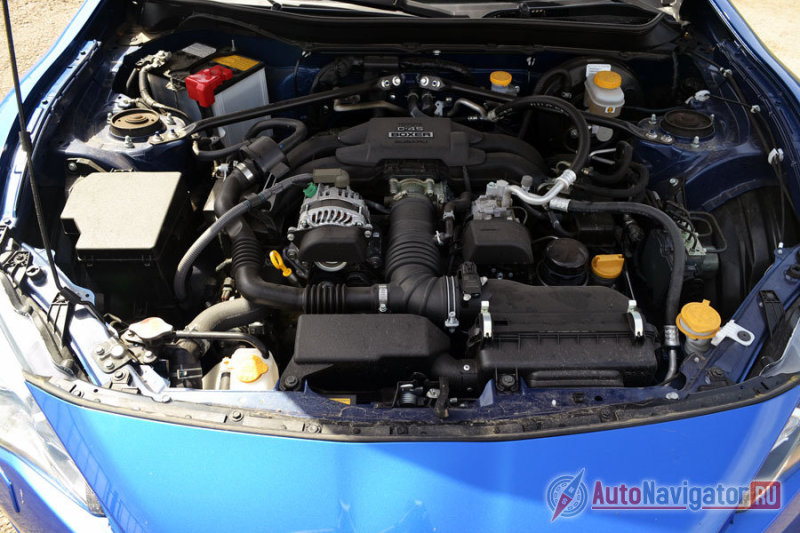 Двухлитровый оппозитный мотор создавался специально, чтобы центр тяжести находился максимально низко