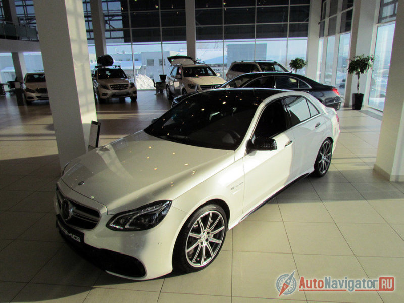 Вместе с рестайлингом нынешнего E-класса (W212) в модельном ряду немецкого бренда появился первый полноприводный легковой AMG. Им стал Mercedes-Benz E63 AMG 4Matic