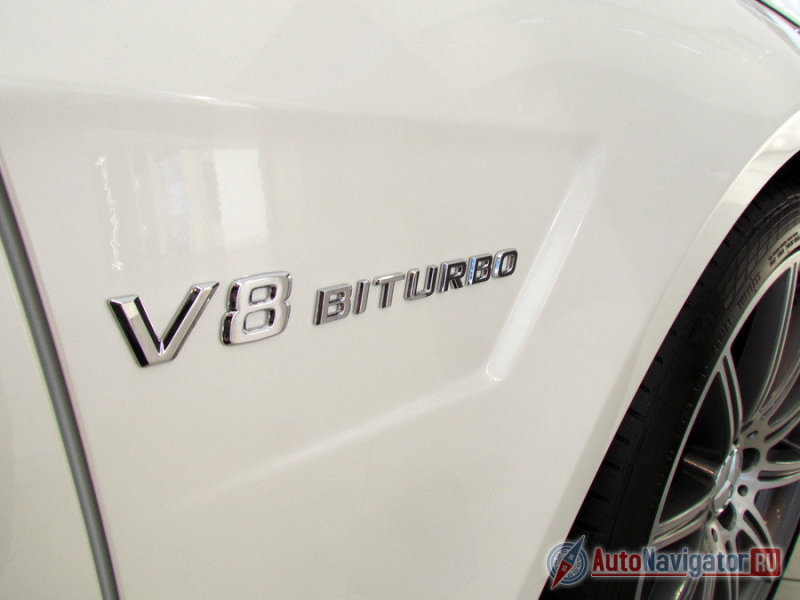 Неудивительно: раскрыть потенциал 5.5-литрового двигателя V8, без лишней нервозности и опасений, можно исключительно с четырьмя ведущими колесами