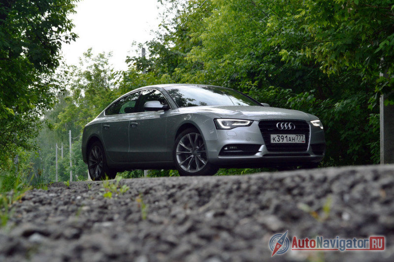 Сбоку и со стороны смотреть на А5 одно удовольствие. Казалось бы, всего лишь небольшой изгиб выштамповки спереди и сзади, а каким интересным сразу становится образ