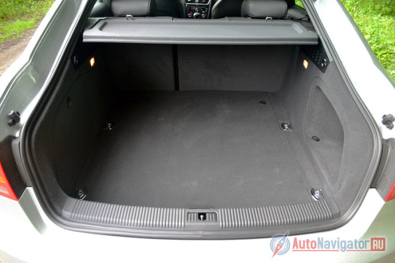 Багажник большой и грузить его легко. К тому же - он правильной формы