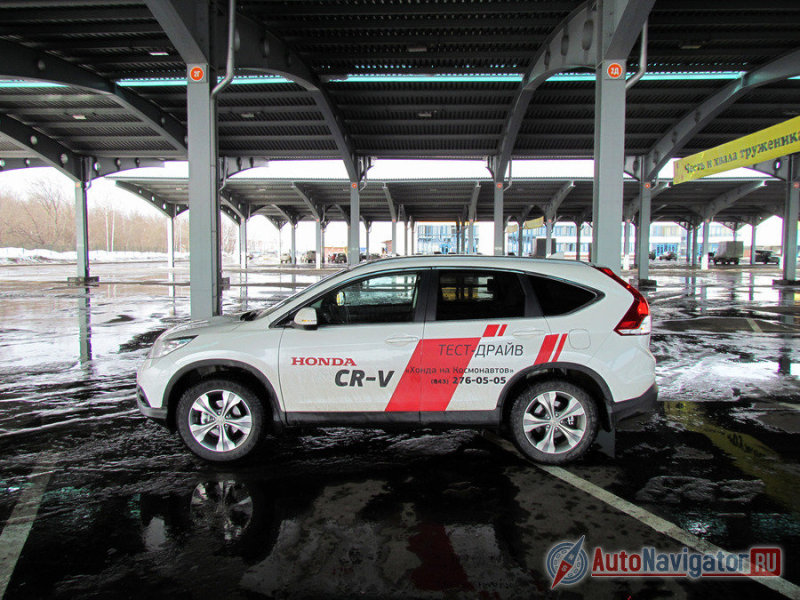 Колесная база соразмерна прежнему CR-V. Колея передней и задней оси – тоже. Не изменилась и ширина. Разве что длина стала меньше на пять миллиметров