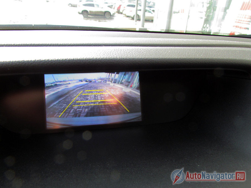 Хотя в момент работы камеры заднего вида он показывает вполне нормальную картинку