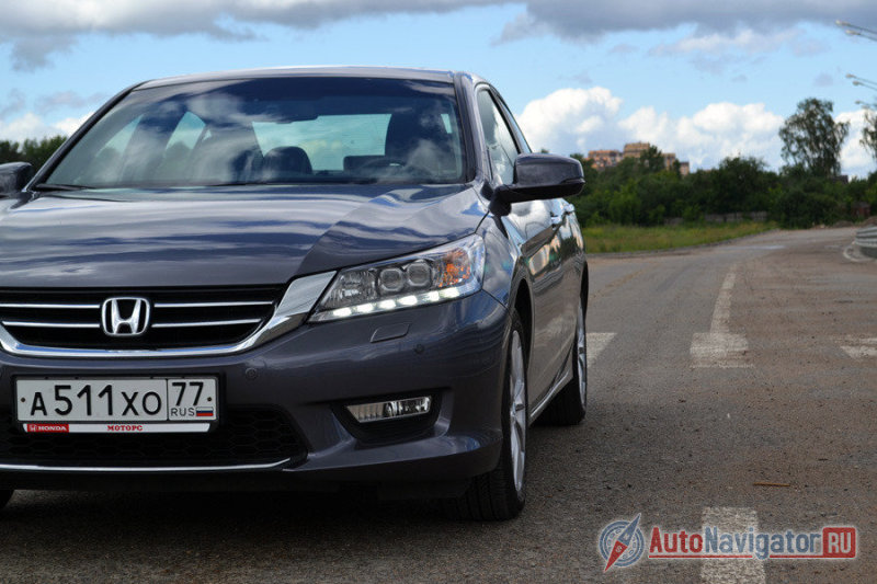 Начиная со второй комплектации на Honda Accord устанавливается  полностью светодиодная головная оптика