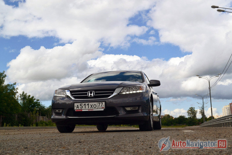 Accord - один из самых «низких» автомобилей в классе. Клиренс всего 146 мм