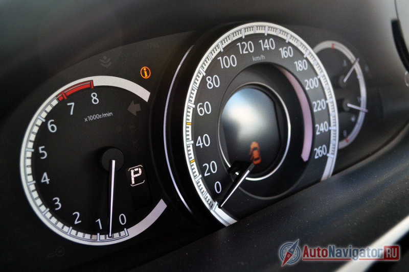 Атмосферный мотор нужно крутить. Пик крутящего момента приходится на 4000 об/мин, а пик максимальной мощность вообще на 6200 оборотов в минуту