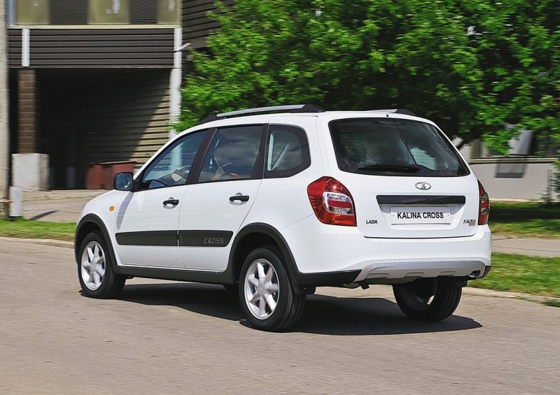 Доработанный задний бампер, увеличенная посадка, накладки на дверях и нижний пластиковый обвес – пакет внешних преобразований