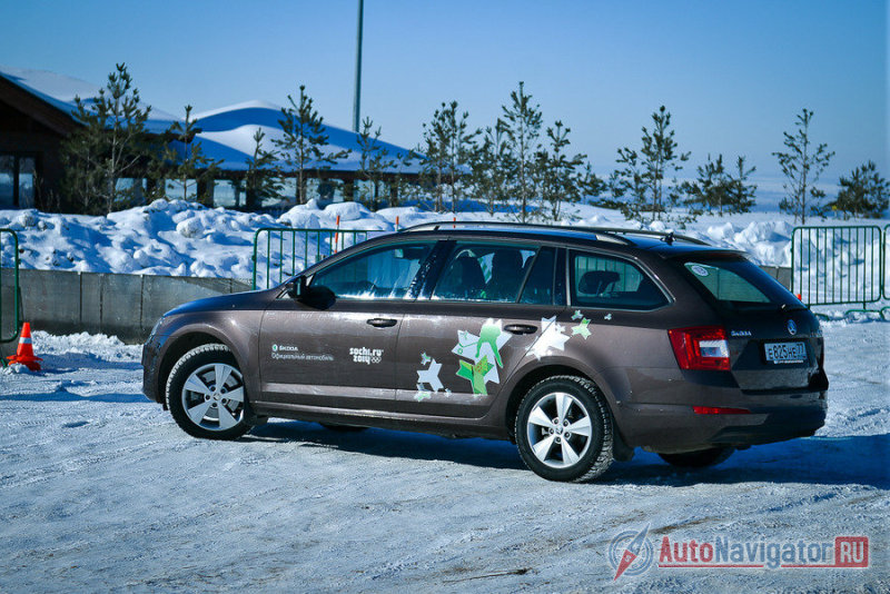 Причем тенденция сохраняется уже третье поколение подряд: очередная Octavia всегда оказывается просторнее прежней. Вот и багажник новой Skoda Octavia Combi A7 оказался на 100 л вместительнее, чем в Combi прежнего поколения