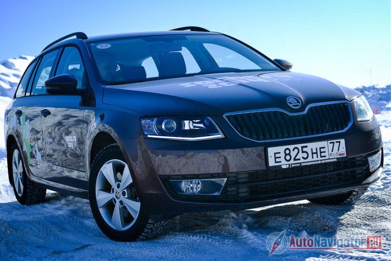 С виду полноприводный универсал ничем не отличается от обычной Octavia Combi. Если это не версия Scout, которая, впрочем, в новом поколении еще не продается. Клиренс российских спецификаций универсала 155 мм. У машин в Европе – 139-140 мм