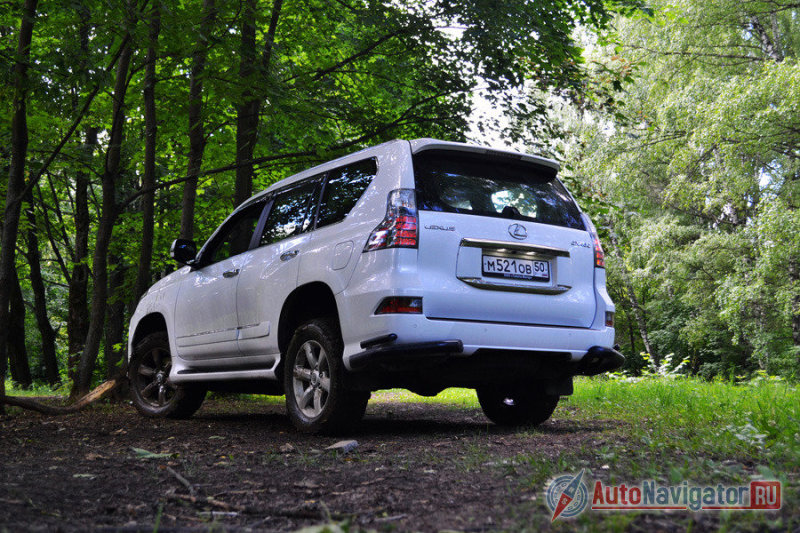 Сзади GX 460 можно отличить от Land Cruiser Prado не только по шильдикам, но и по светодиодным фонарям
