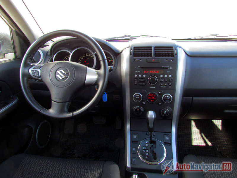 Архитектура панели без наворотов, а материалы - без изысков, хотя качество сборки хорошее