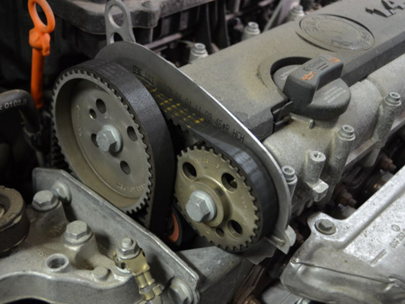 Двигатель 1.4, в отличие от других, ременной. Менять рем.комплект ГРМ здесь лучше немного раньше, чем рекомендует производитель