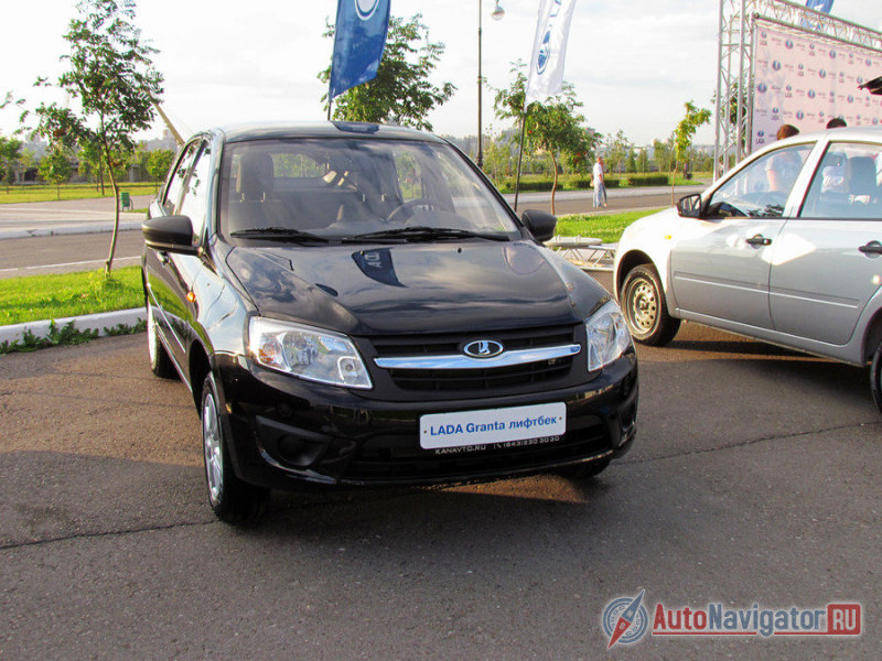 Не в максимальной комплектации и темном цвете новизна бампера не очень заметна